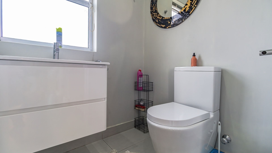 4 Bedroom Property for Sale in Dennegeur Western Cape